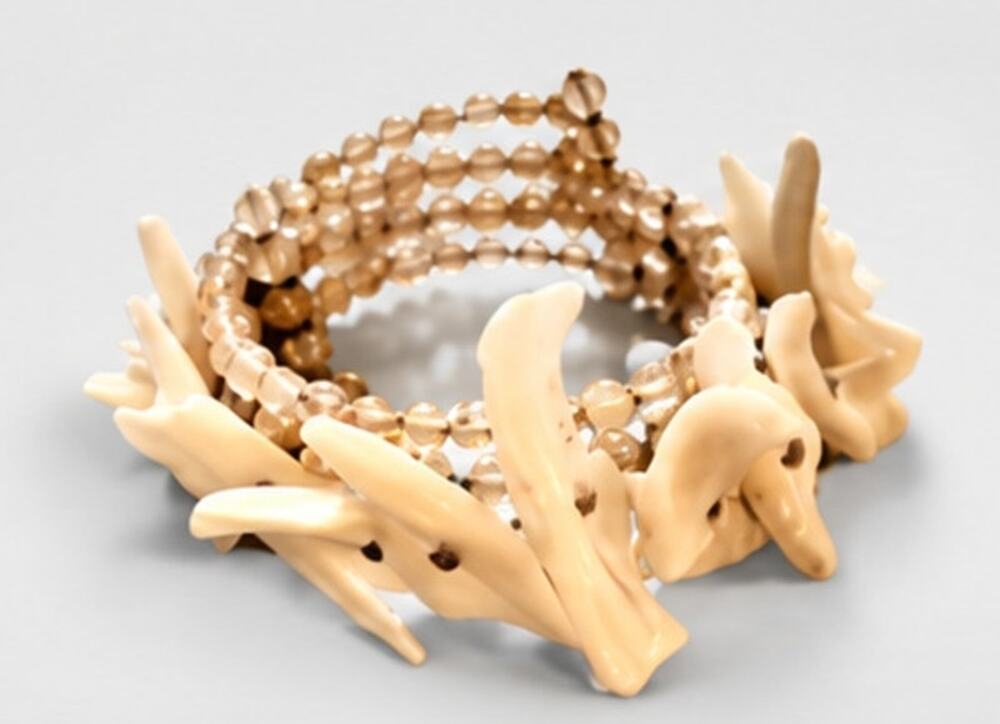 Vintage Mother of Pearl Memory Wire Bracelet, Mid-Century‎ Shell sbr-19